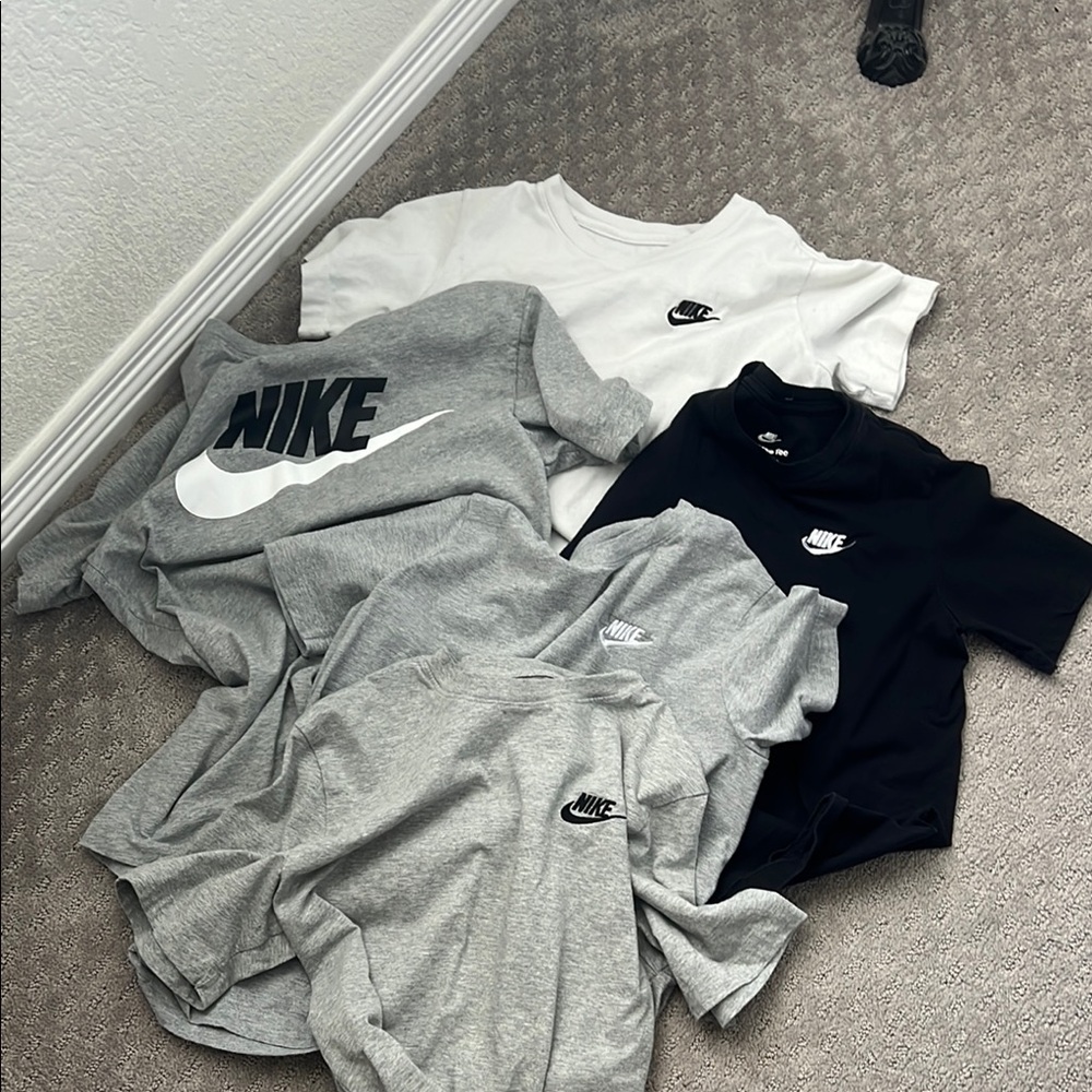 Nike White and Gray Short Sleeve Tees